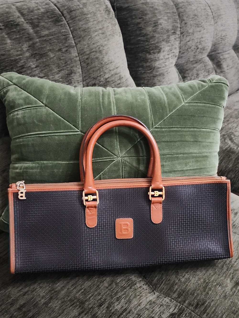Bally Vintage Leather Handbag W/Logo Goldtone Hardware Black & Brown - Picture 8 of 17